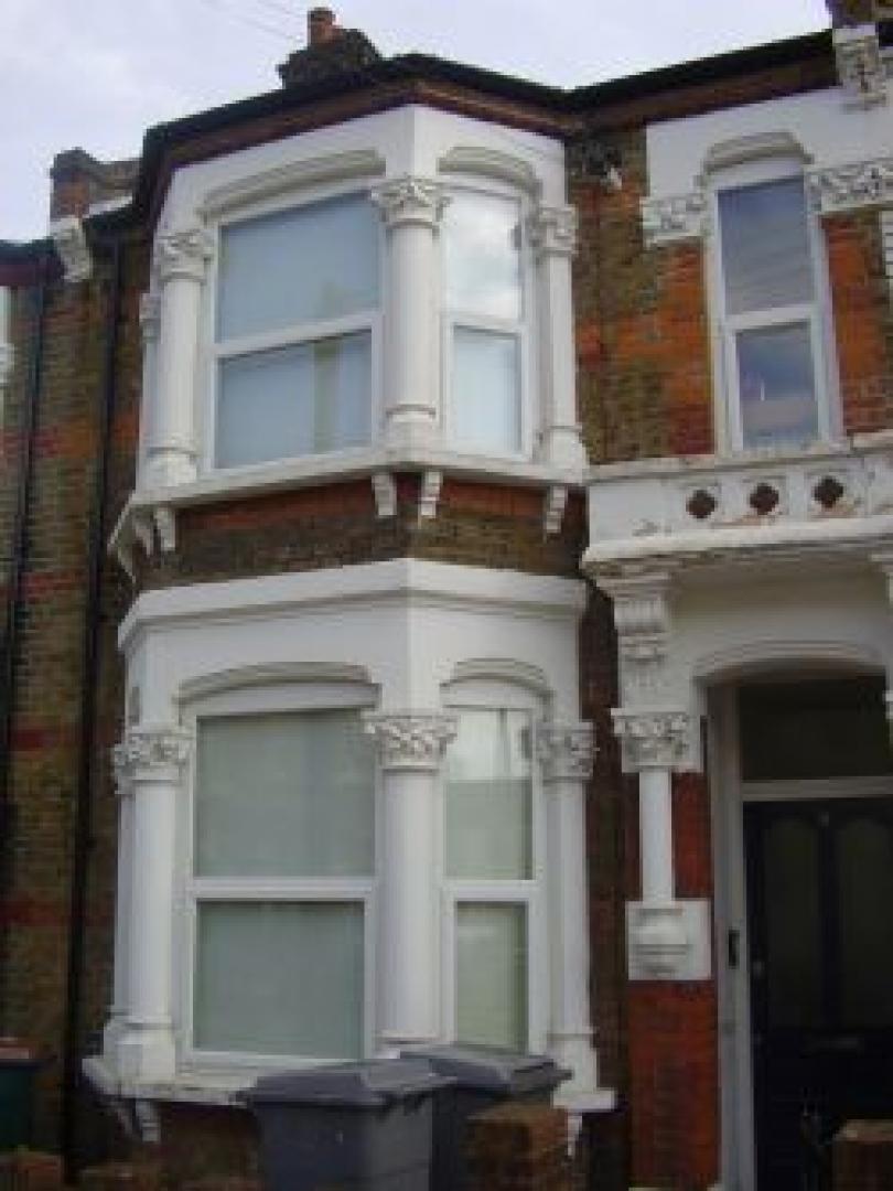 			NEW INSTRUCTION, 3 Bedroom, 1 bath, 1 reception Flat			 Ashburnham Road, KENSAL GREEN